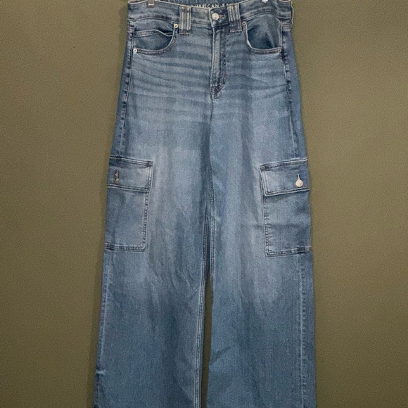 American Eagle Womens Super High Rise Baggy Wide Leg Cargo Jeans ~ In A Size 6 - Picture 2 of 12